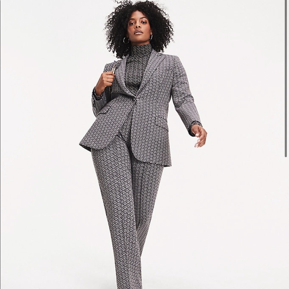 I’M LOOKING FOR! Tommy Zendaya 3-piece suit.